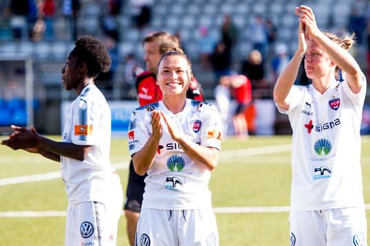 Rosengårds Alexandra Lowe Riley tackar publiken