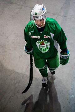 Rögles Kevin Gagné lämnar isen