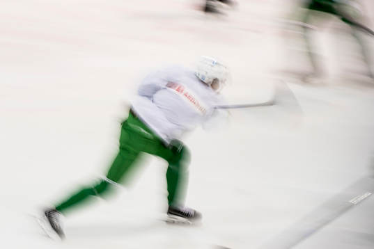 En generell bild av spelare i rörelseskärpa som skjuter