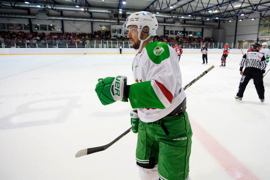 Rögles Juhamatti Aaltonen jublar