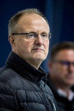 Rögles tränare Anders Eldebrink deppar