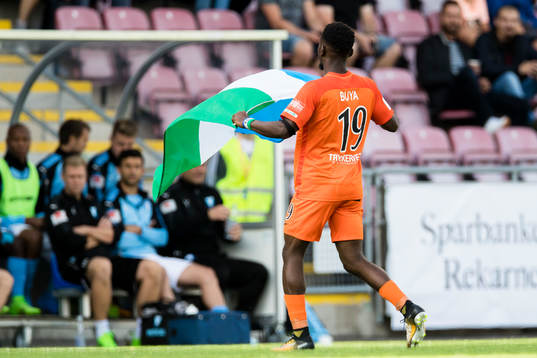 AFC Eskilstunas Mohamed Buya Turay gör 1-0 och hämtar en