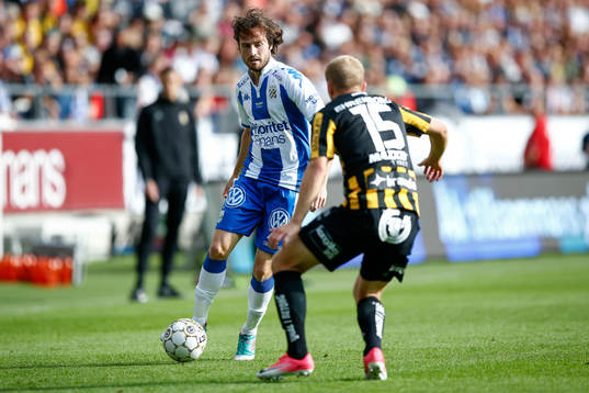 IFK Göteborgs Mikkel Diskerud och Häckens Kari Arkivuo