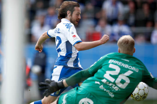 IFK Göteborgs Mikkel Diskerud med målchans mot Häckens