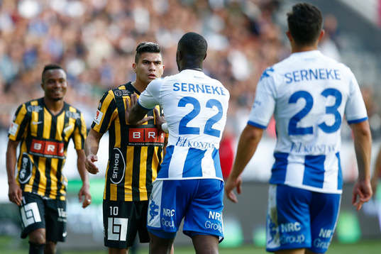 Häckens Paulinho reagerar på IFK Göteborgs David Boo
