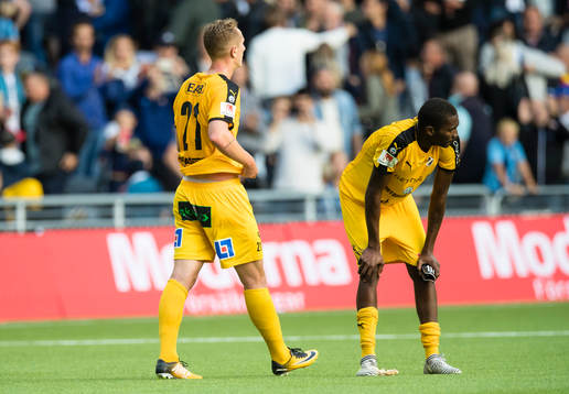 Halmstads Andreas Bengtsson (v) och Aboubakar Keita (h)