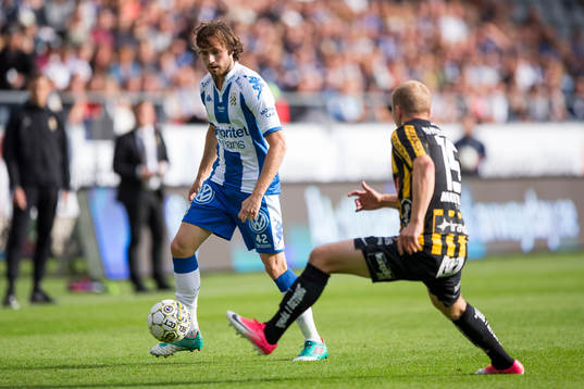 IFK Göteborgs Mikkel Diskerud mot Häckens Kari Arkivuo
