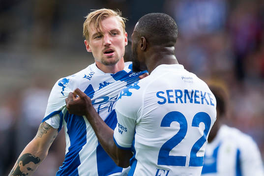 IFK Göteborgs Sebastian Eriksson jublar ihop med Vajebah