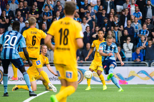 Djurgårdens Gustav Engvall skjuter in 2-1
