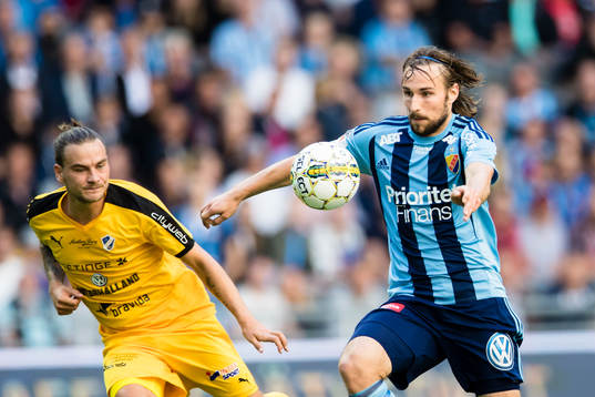Djurgårdens Kevin Walker och Halmstads Pontus Silfwer