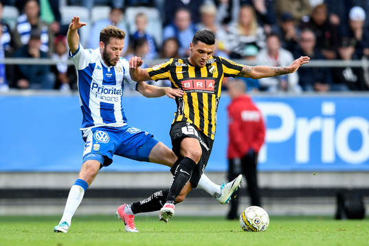 IFK Göteborgs Emil Salomonsson och Häckens Ahmad Yasin