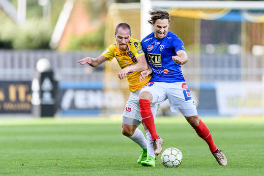 Falkenbergs Christoffer Carlsson och Åtvidabergs Simon Helg