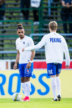 Norrköpings Alexander Jakobsen värmer upp innan