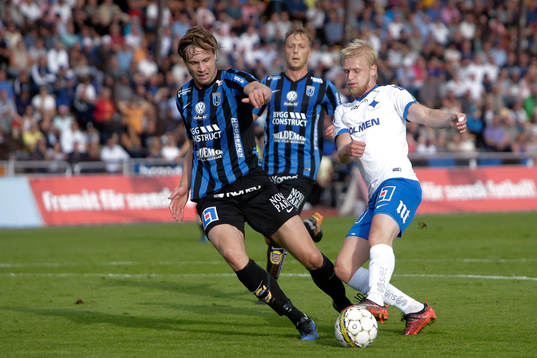 Norrköpings Karl Holmberg skjuter