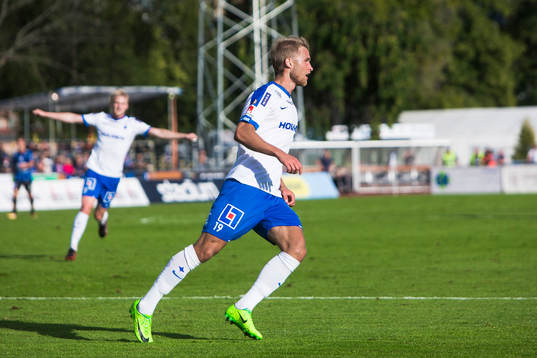 Norrköpings Sebastian Andersson jublar med