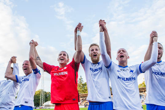Norrköpings Andreas Johansson , målvakt David Mitov