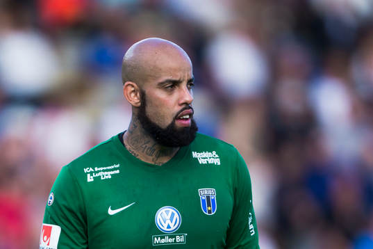 Sirius målvakt Joshua Wicks deppar