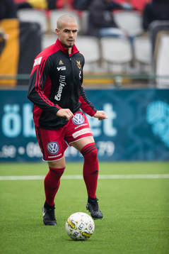 Östersunds Jamie Hopcutt värmer upp