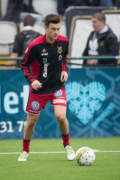 Östersunds Jamie Hopcutt värmer upp