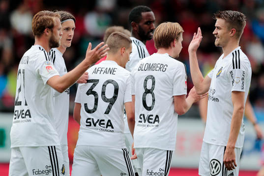 s Daniel Sundgren gjorde 0-1-målet och jublar med Amin