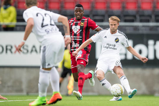 s Daniel Sundgren skjuter in 0-1 målet
