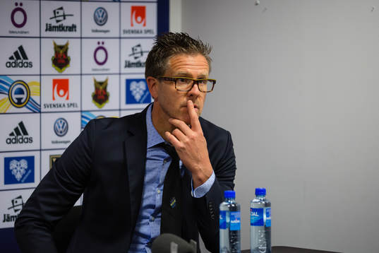 s tränare Rikard Norling på presskonferensen