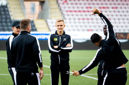 Hammarbys Oscar Krusnell och hans lagkamrater känner på