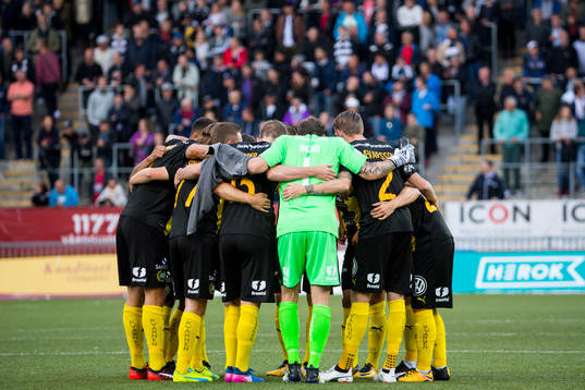 Hammarbys spelare samlas