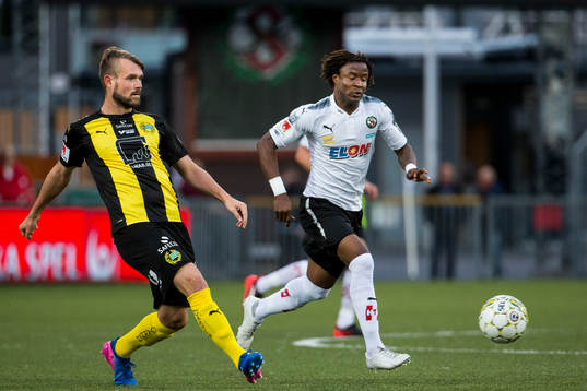 Hammarbys Mads Fenger Nielsen och Örebros Kennedy