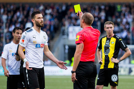 Örebros Brendan Hines-Ike får gult kort