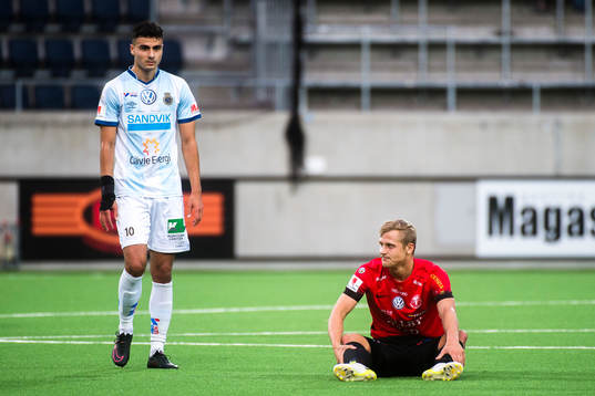 Gefles Deniz Hummet och Trelleborgs Erik Andersson deppar