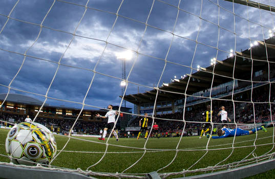 Hammarbys Pa Amat Dibba gör 0-3 och Örebros målvakt