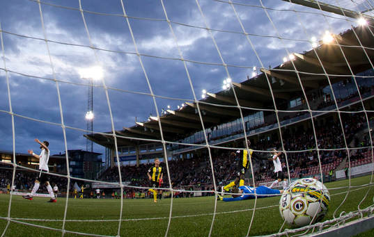 Hammarbys Pa Amat Dibba gör 0-3 och Örebros målvakt