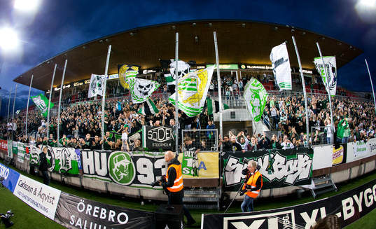 Hammarbys supportrar jublar
