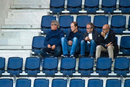 Per Olsson och Thomas Andersson på läktaren
