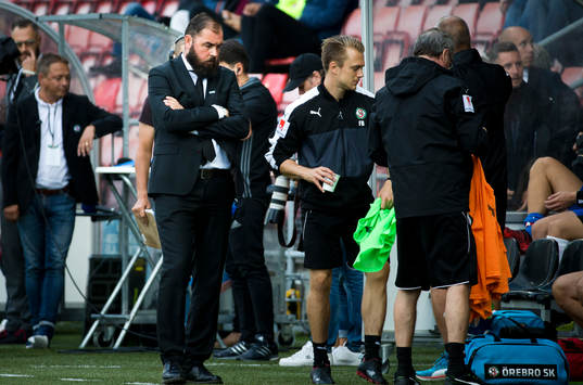 Örebros tränare Alexander Axén deppar