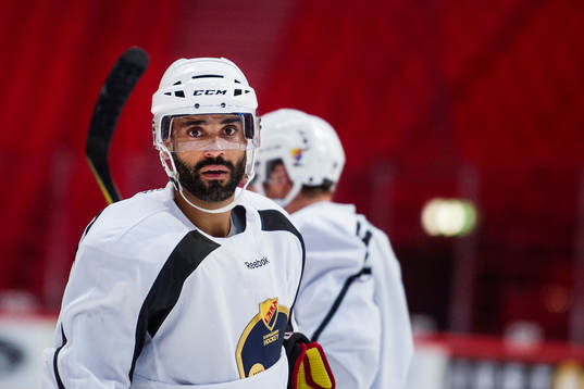 Ottawas Johnny Oduya deltar i en träning