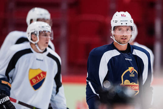 Buffalos Jacob Josefson deltar i en träning