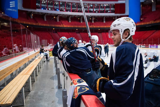 Nashvilles Pontus Åberg deltar i en träning