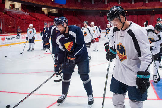 Djurgårdens Mikael Ahlén och San Josés Marcus Sörensen