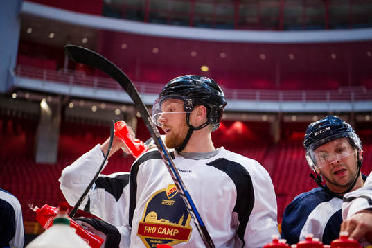 Colorados Gabriel Landeskog deltar i en träning