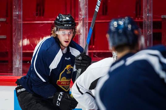 Arizonas Mario Kempe deltar i en träning