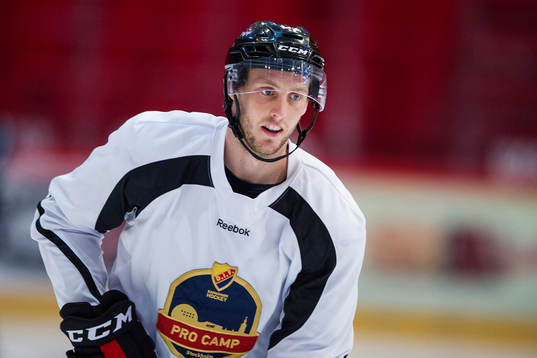 Chicagos Robin Norell  deltar i en träning
