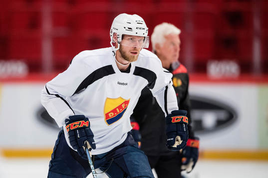 Djurgårdens Alexander Urbom deltar i en träning
