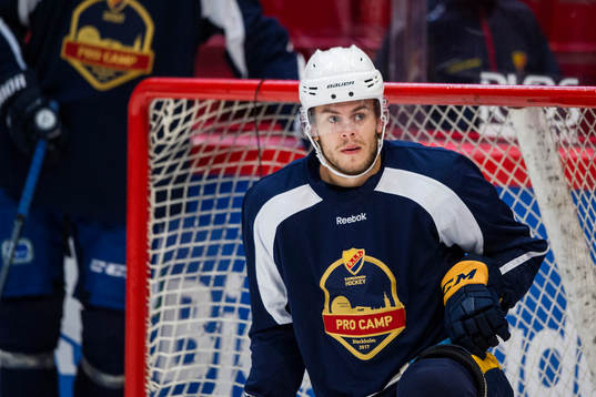 Nashvilles Pontus Åberg deltar i en träning