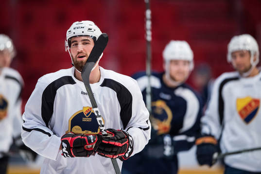 Chicagos Erik Gustafsson deltar i en träning