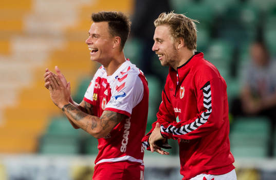 Kalmars Melker Hallberg och Jonathan Ring jublar