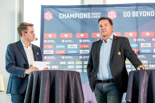Konferencieren Christian Winnberg och Brynäs IFs Stefan