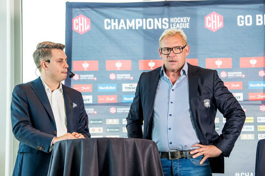 Konferencieren Christian Winnberg och Malmö Redhawks