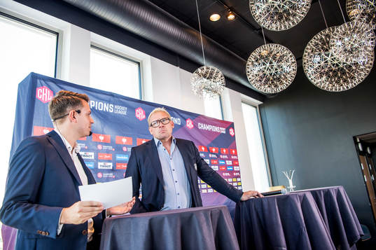 Konferencieren Christian Winnberg och Malmö Redhawks